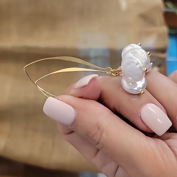 Baroque Pearl Snowdrop Earrings - Picture 7 of 8